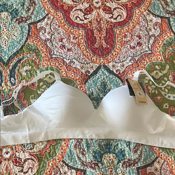 Truekind White Wireless Bra - Picture 1 of 4